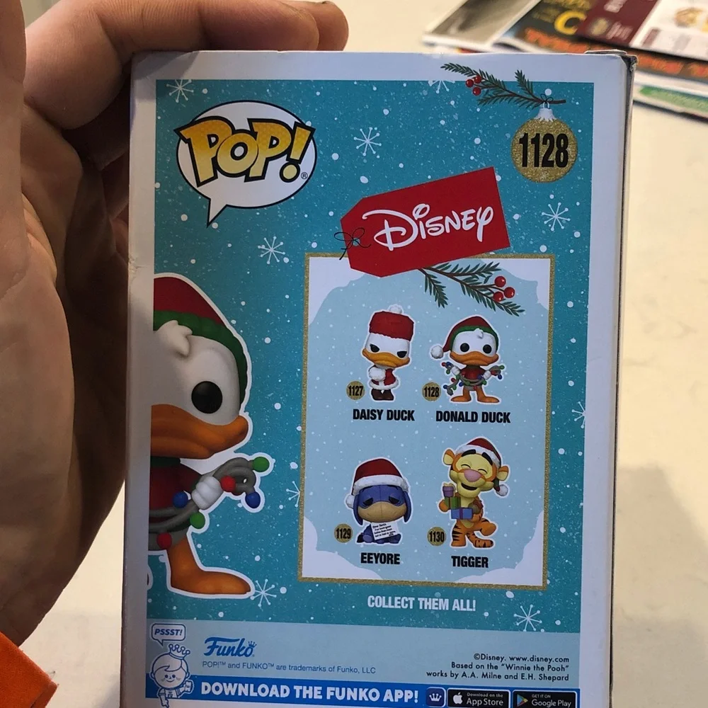 Funko Pop! Disney Donald Duck in Holiday Outfit